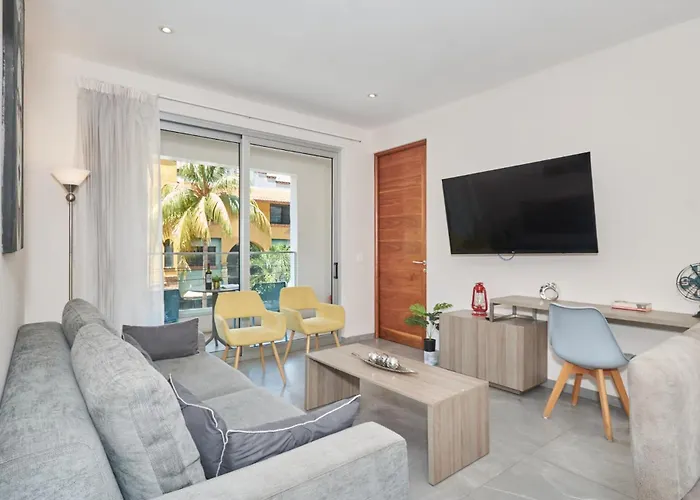 Centric 2br, 2pools, Near & 5th Ave *