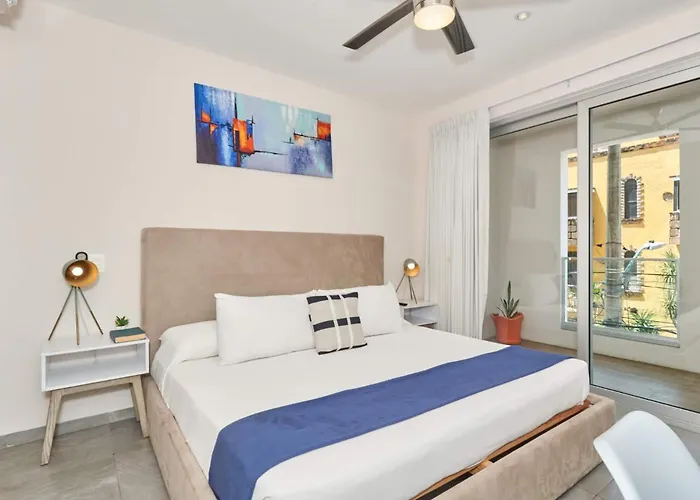 Centric 2br, 2pools, Near & 5th Ave *