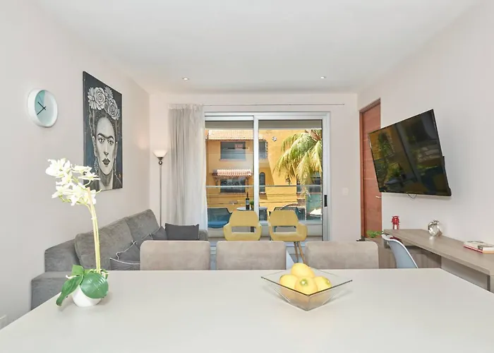 Centric 2br, 2pools, Near & 5th Ave Apartment