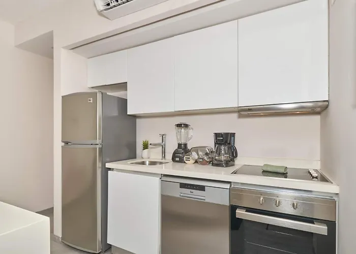 Centric 2br, 2pools, Near & 5th Ave Apartment