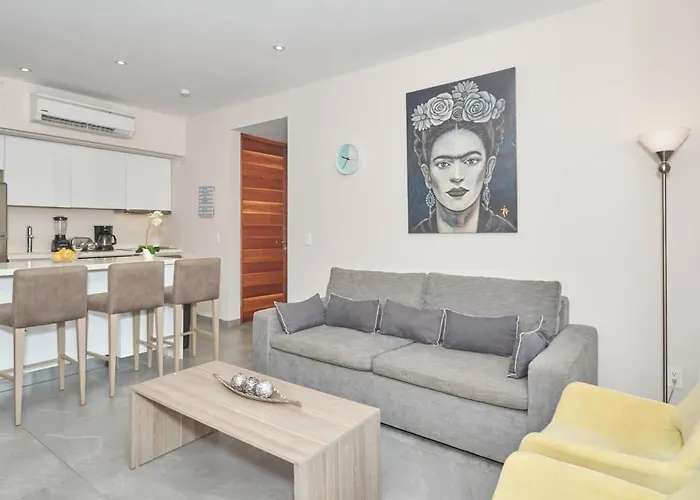 Centric 2br, 2pools, Near & 5th Ave Apartment