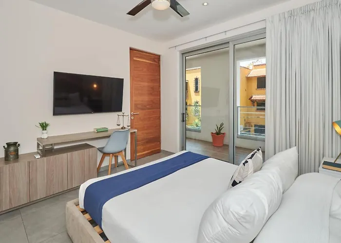Centric 2br, 2pools, Near & 5th Ave