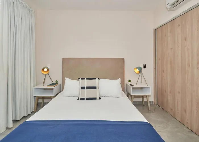 Centric 2br, 2pools, Near & 5th Ave Apartment *