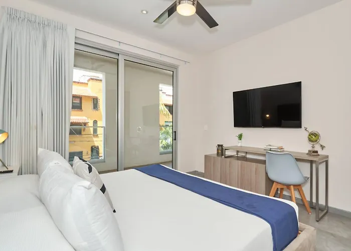Centric 2br, 2pools, Near & 5th Ave *