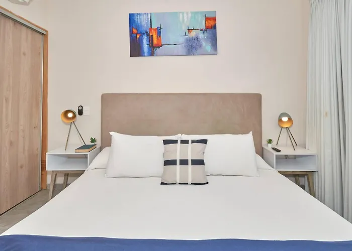 Centric 2br, 2pools, Near & 5th Ave Apartment *