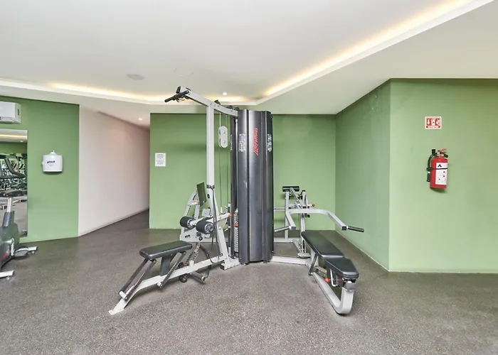 Centric 2br, 2pools, Near & 5th Ave
