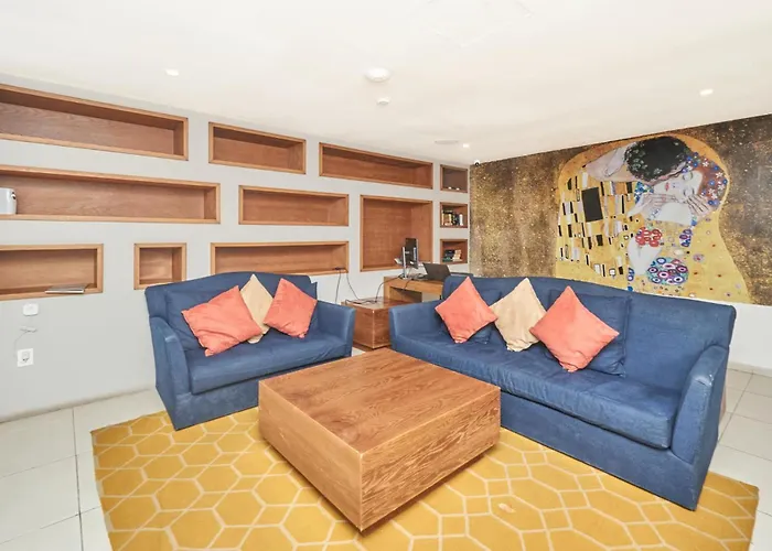 Centric 2br, 2pools, Near & 5th Ave Apartment