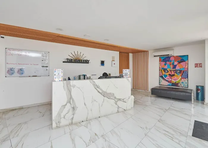 Centric 2br, 2pools, Near & 5th Ave Apartment