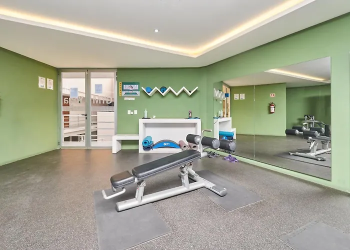 Centric 2br, 2pools, Near & 5th Ave *