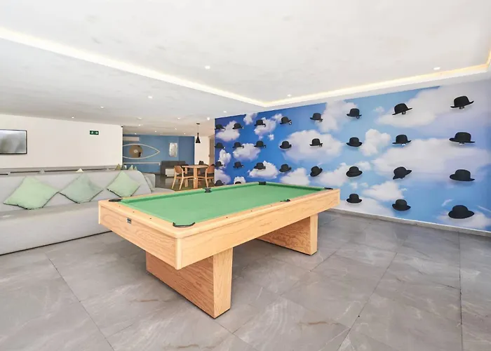 Centric 2br, 2pools, Near & 5th Ave Apartment