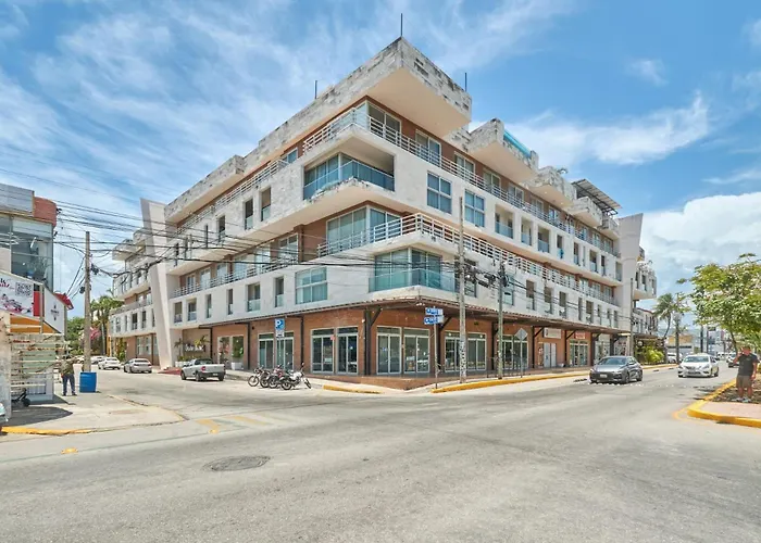 Apartment Centric 2br, 2pools, Near & 5th Ave *